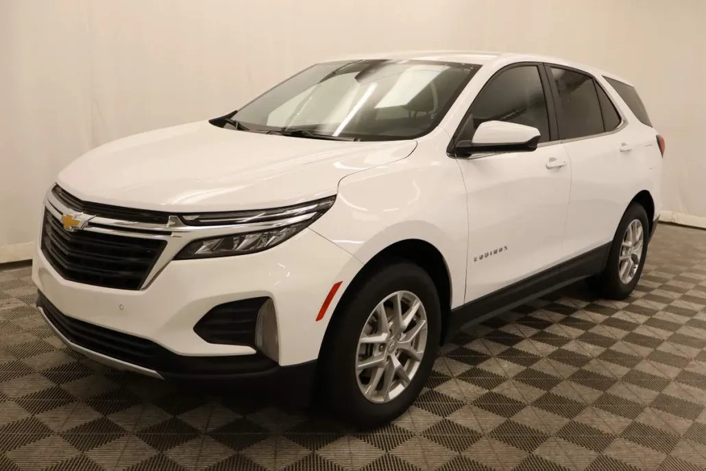2023 Chevrolet Equinox LT photo 1