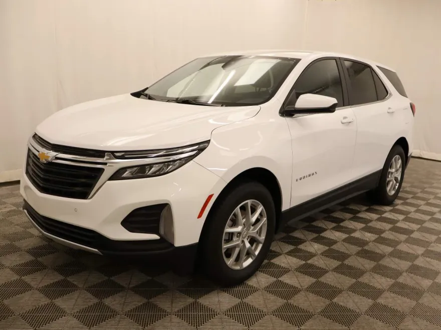 2023 Chevrolet Equinox LT photo 1
