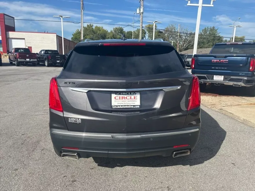 2018 Cadillac XT5 Luxury photo 1