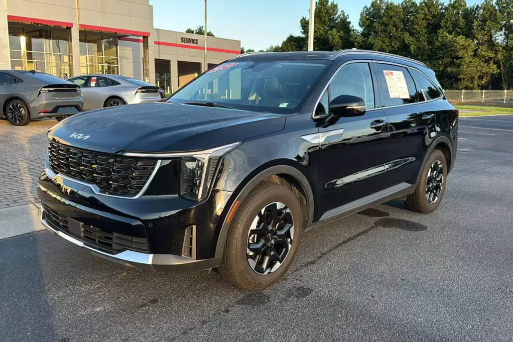 2024 Kia Sorento S photo 1