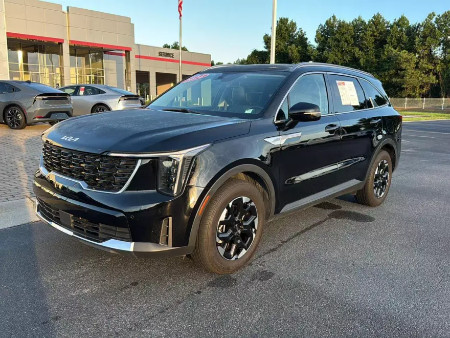 2024 Kia Sorento S photo 1