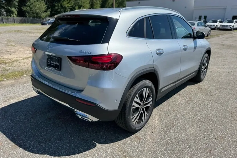2026 Mercedes Benz GLA 250 4MATIC photo 1