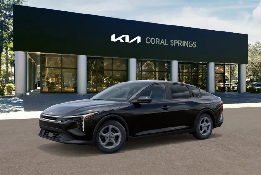 2025 Kia K4 LXS photo 1