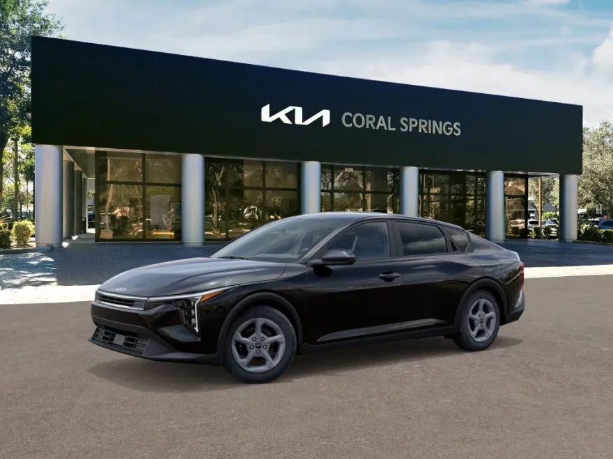 2025 Kia K4 LXS photo 1