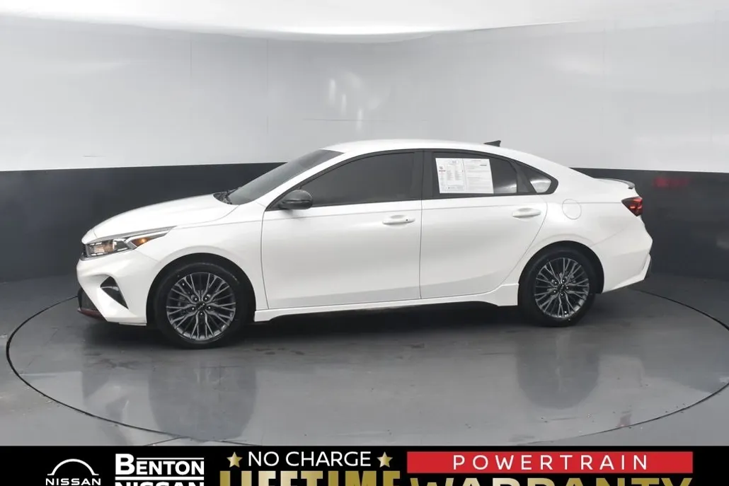 2023 Kia Forte GT-Line photo 1