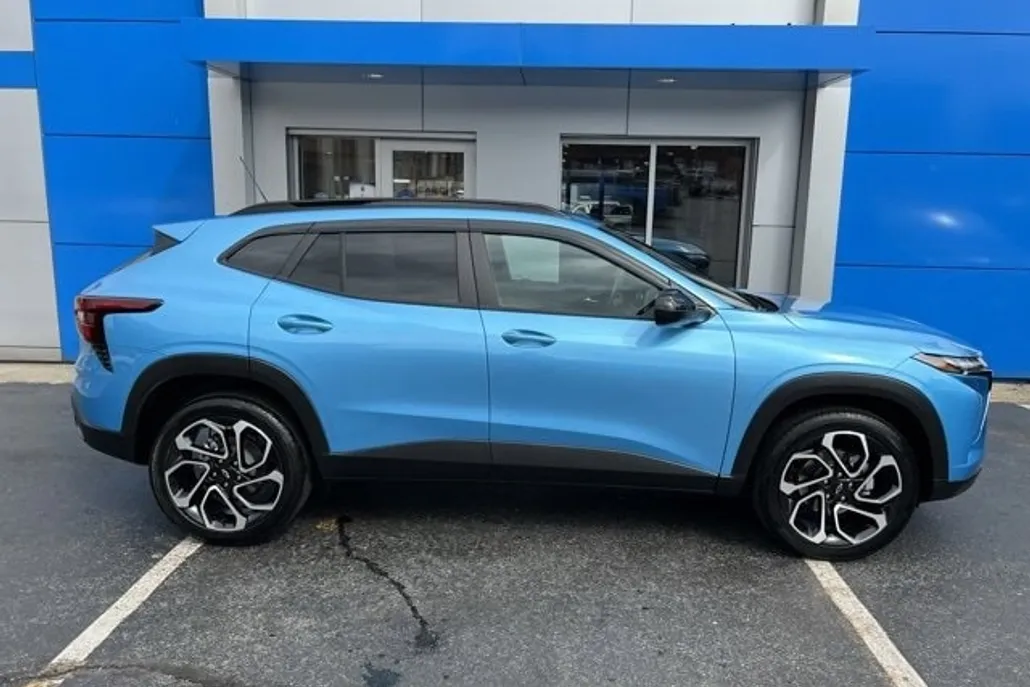 2025 Chevrolet Trax photo 1