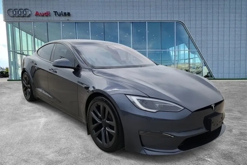 2022 Tesla Model S Plaid photo 1