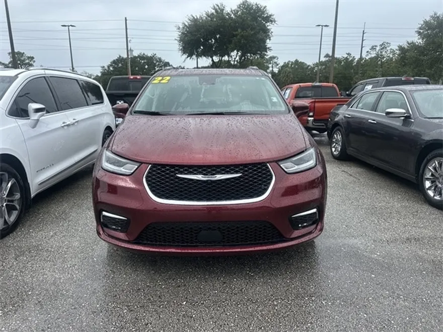 2022 Chrysler Pacifica Touring L photo 1