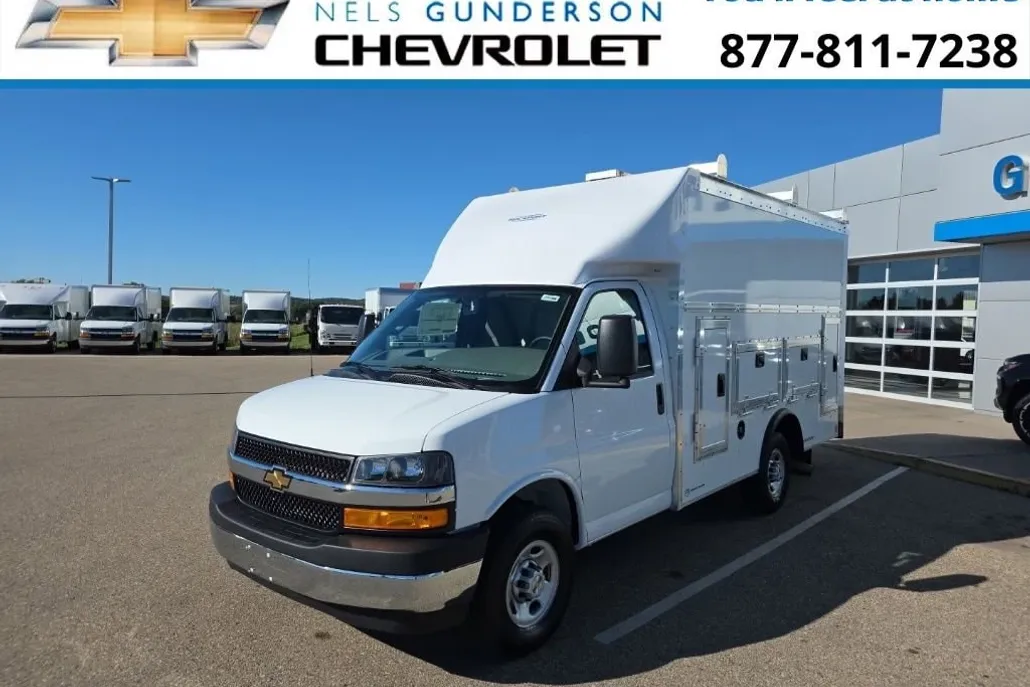 2025 Chevrolet Express Cutaway 3500 photo 1