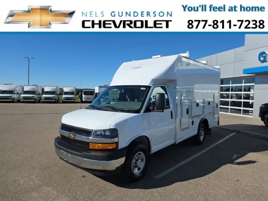 2025 Chevrolet Express Cutaway 3500 photo 1
