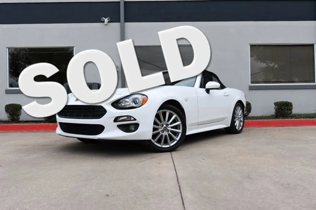 2018 Fiat 124 Spider Lusso photo 1