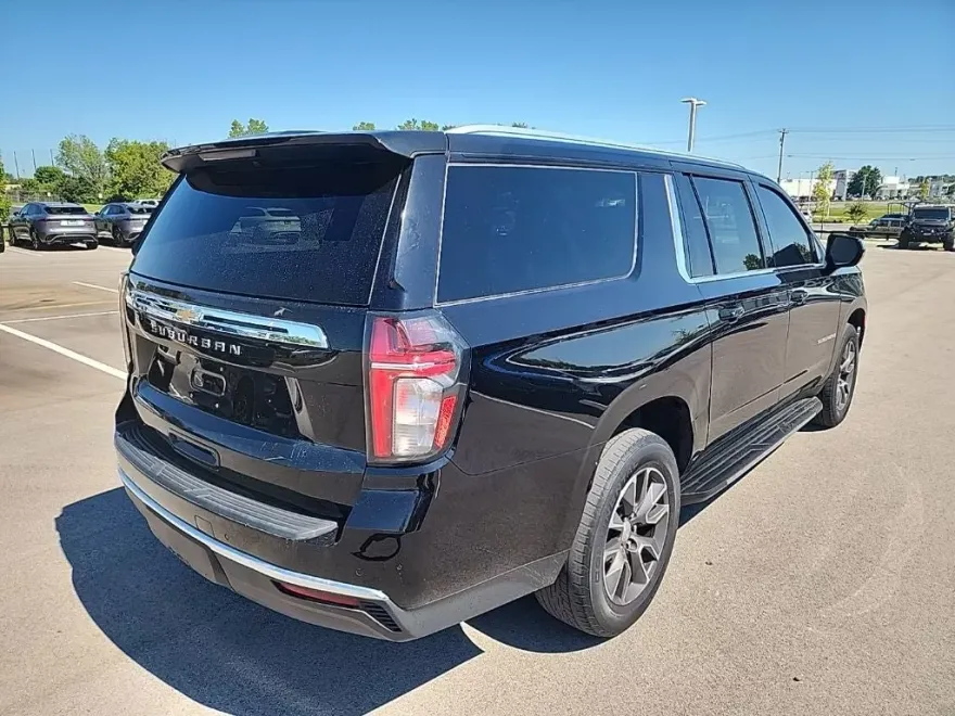 2022 Chevrolet Suburban LS photo 1