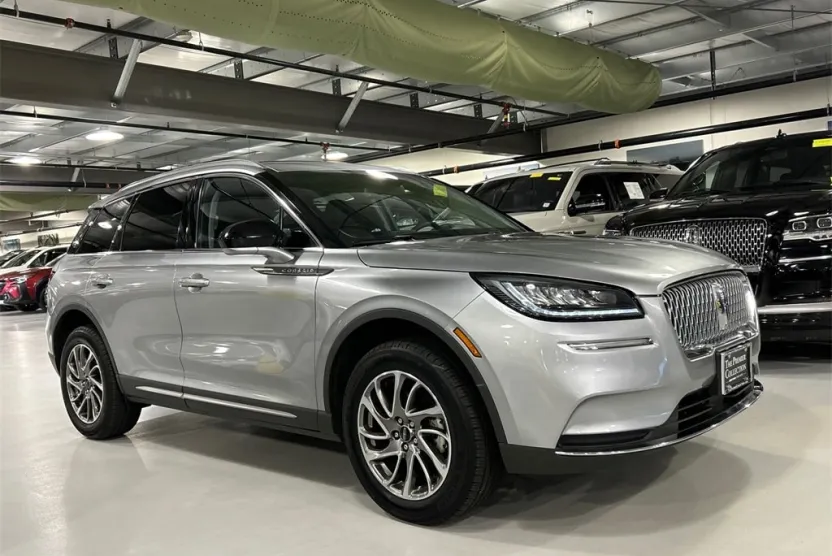 2022 Lincoln Corsair Standard photo 1