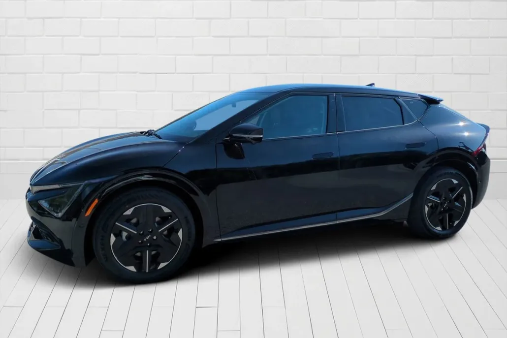 2025 Kia EV6 Wind photo 1