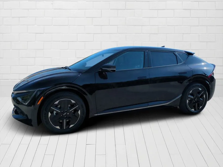2025 Kia EV6 Wind photo 1