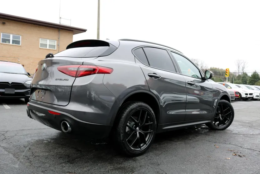 2021 Alfa Romeo Stelvio Sport Base photo 1