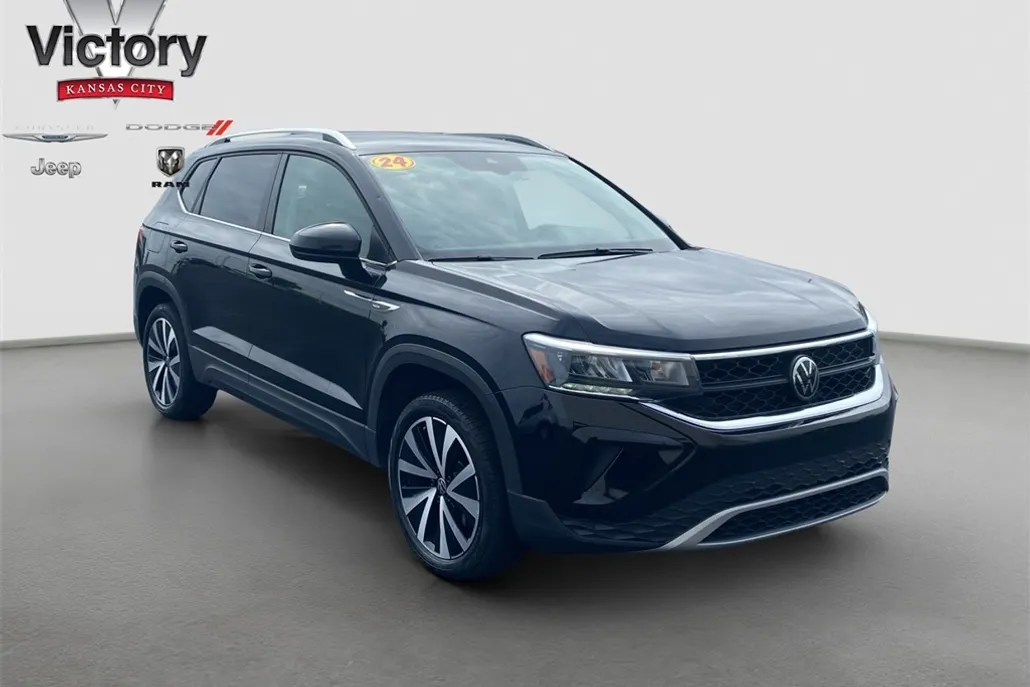 2024 Volkswagen Taos SE photo 1