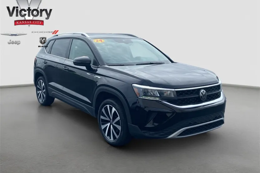 2024 Volkswagen Taos SE photo 1