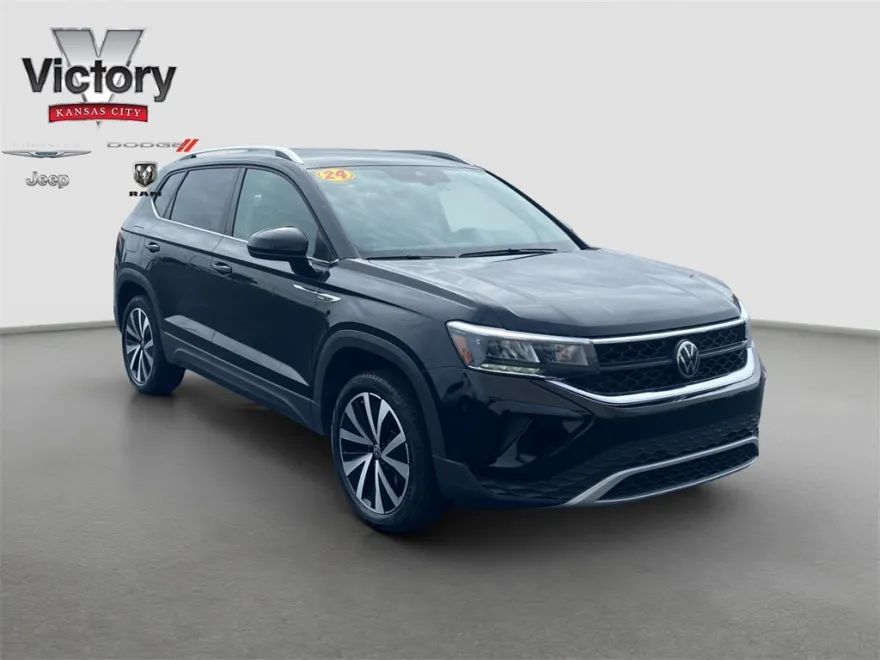 2024 Volkswagen Taos SE photo 1