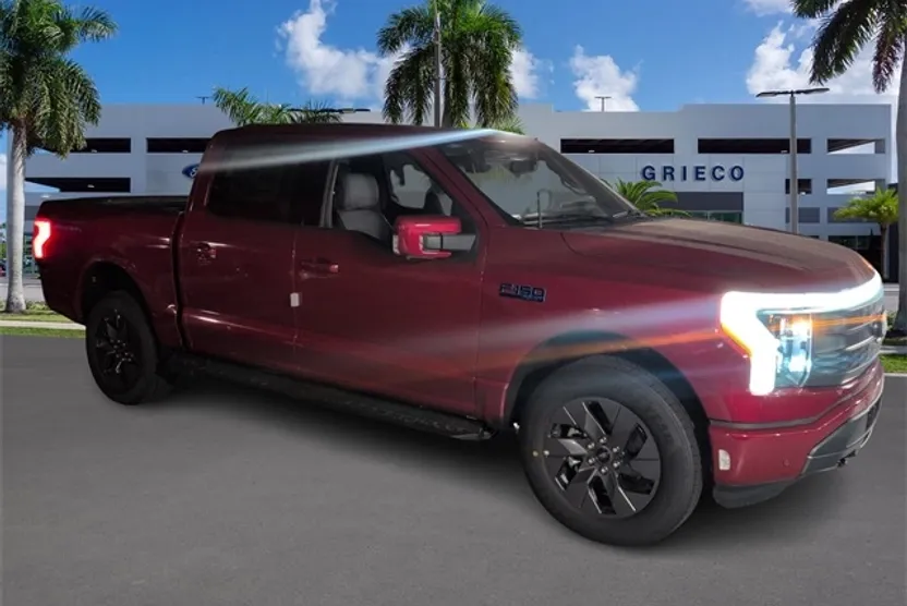 2025 Ford F-150 Lightning Lariat photo 1