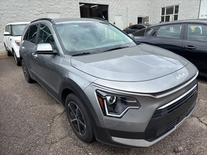 2025 Kia Niro EX photo 1