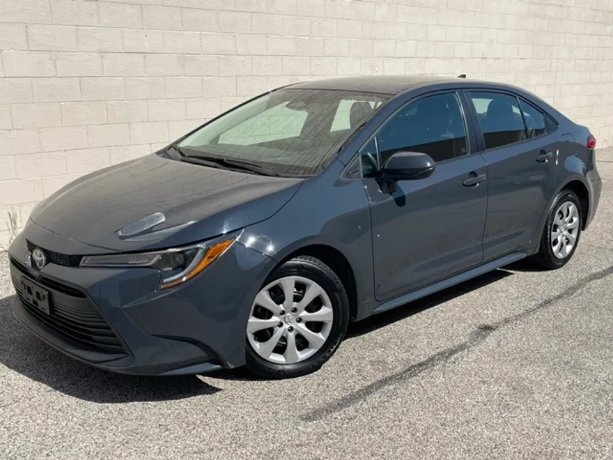 2023 Toyota Corolla LE photo 1