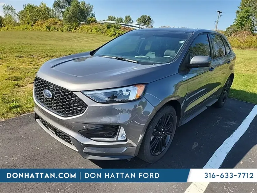 2023 Ford Edge ST photo 1