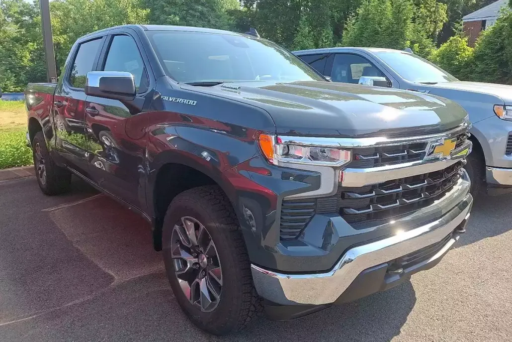 2026 Chevrolet Silverado 1500 LT photo 1