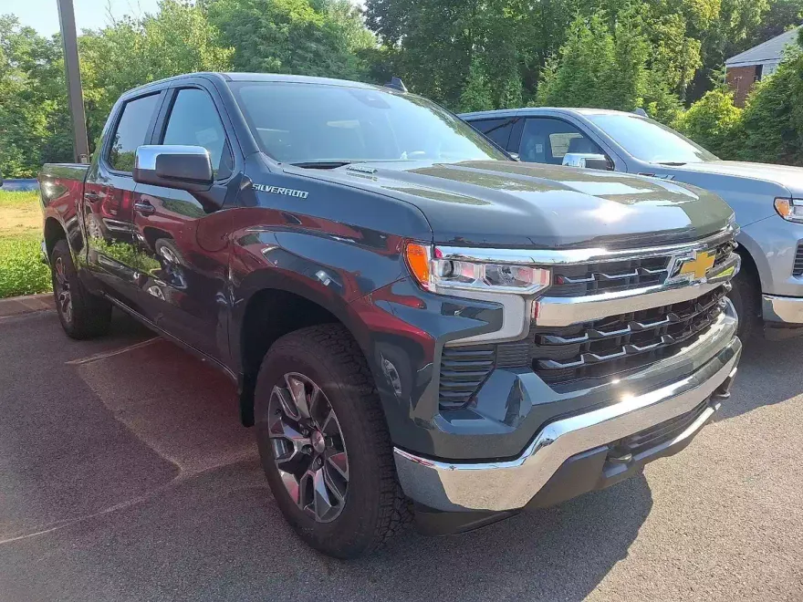 2026 Chevrolet Silverado 1500 LT photo 1