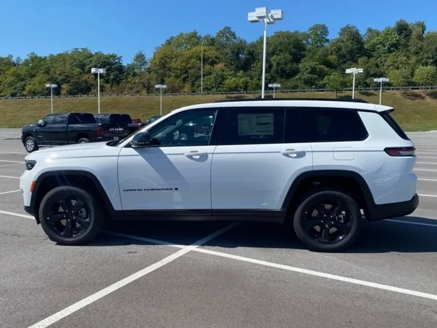 2025 Jeep Grand Cherokee Limited photo 1