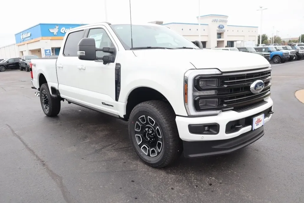 2025 Ford F-250 Platinum photo 1