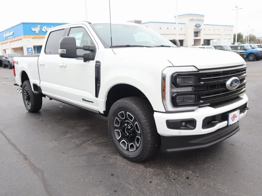 2025 Ford F-250 Platinum photo 1