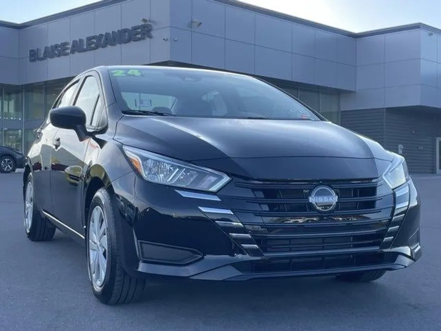 2024 Nissan Versa 1.6 S photo 1
