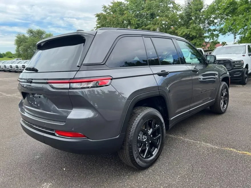 2025 Jeep Grand Cherokee Altitude X photo 5