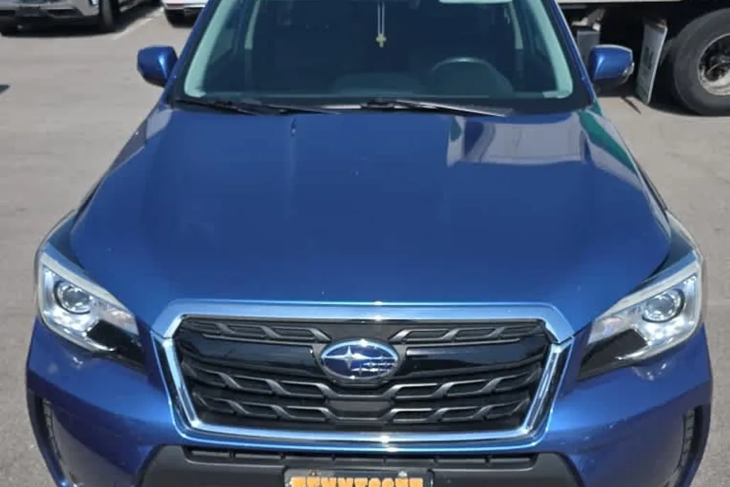 2017 Subaru Forester Touring photo 1