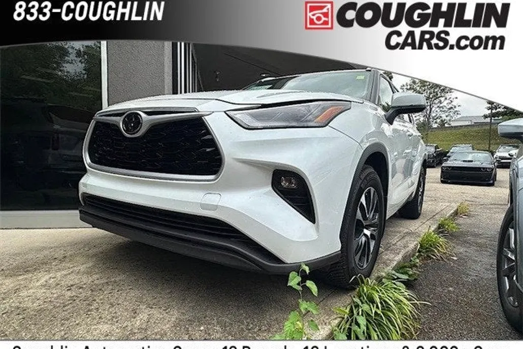 2023 Toyota Highlander XLE photo 1