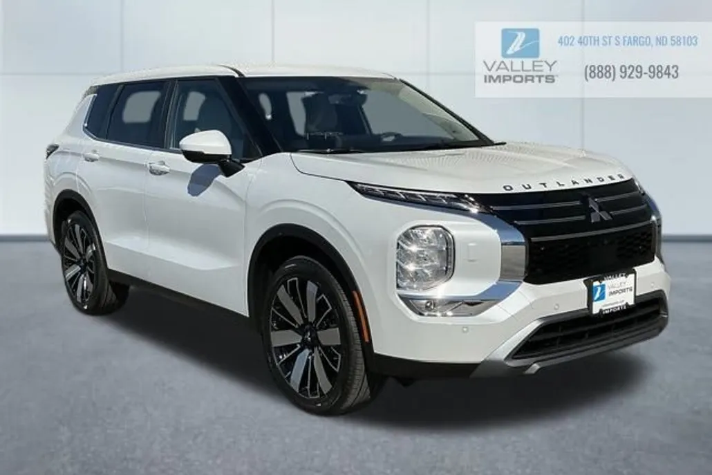 2025 Mitsubishi Outlander SE photo 1