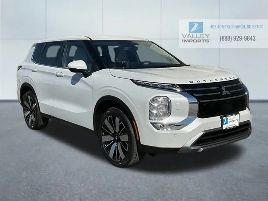 2025 Mitsubishi Outlander SE photo 1