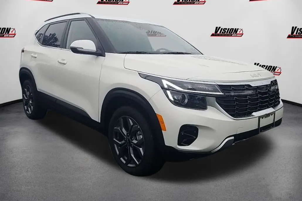 2024 Kia Seltos S photo 1