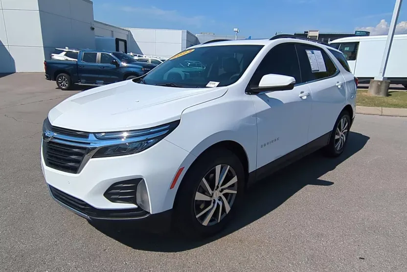 2023 Chevrolet Equinox LT photo 1