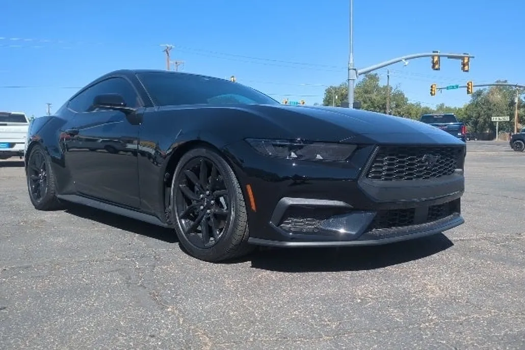 2025 Ford Mustang EcoBoost photo 1