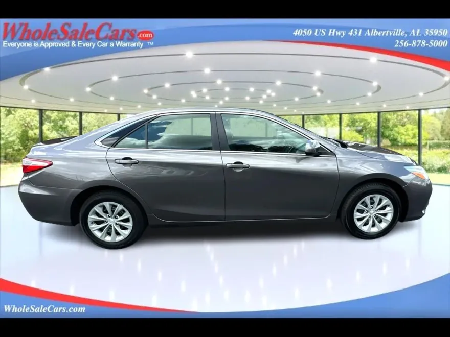 2017 Toyota Camry XLE photo 1
