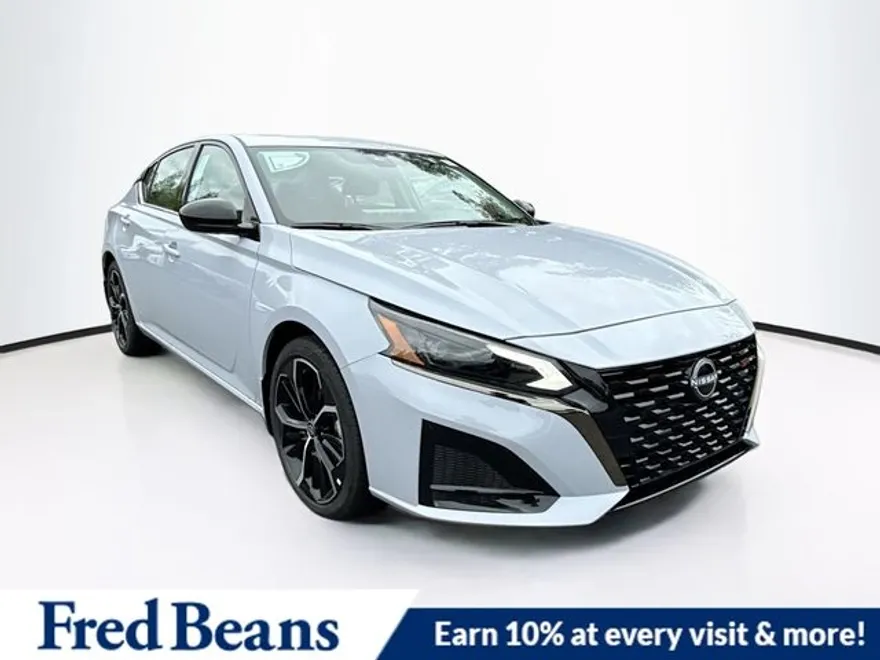 2025 Nissan Altima SR photo 1