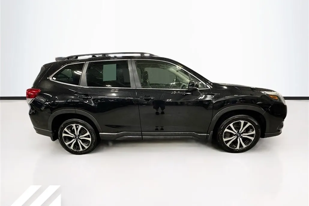 2022 Subaru Forester Limited photo 1
