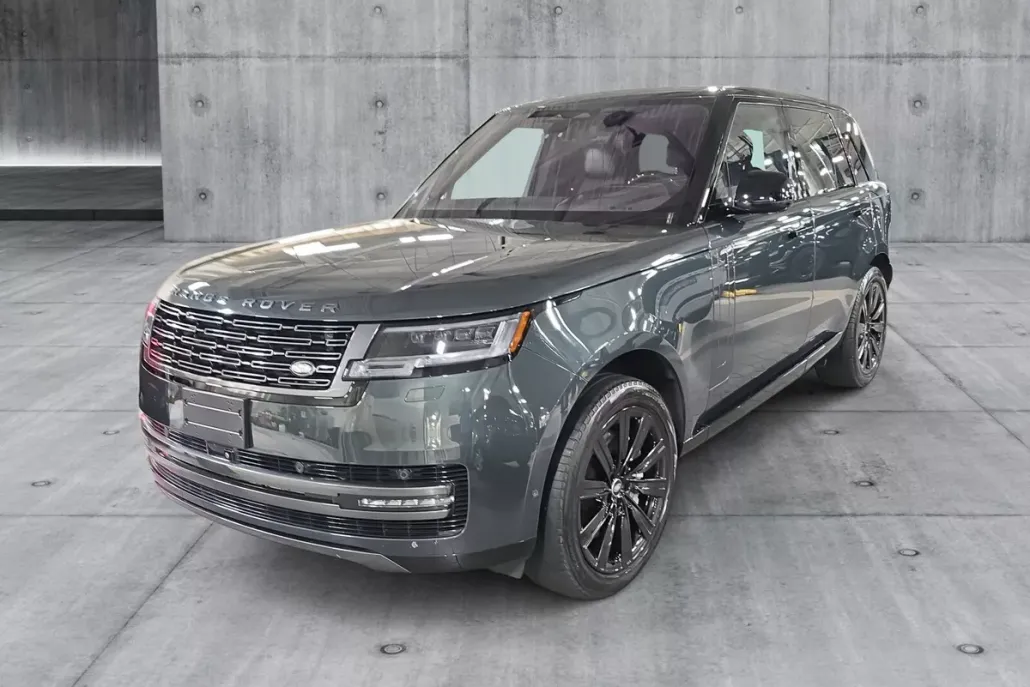 2023 Land Rover Range Rover SE photo 1