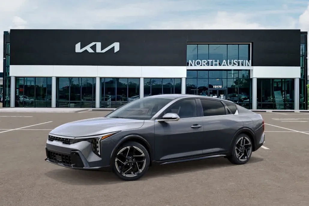 2025 Kia K4 GT-Line photo 1