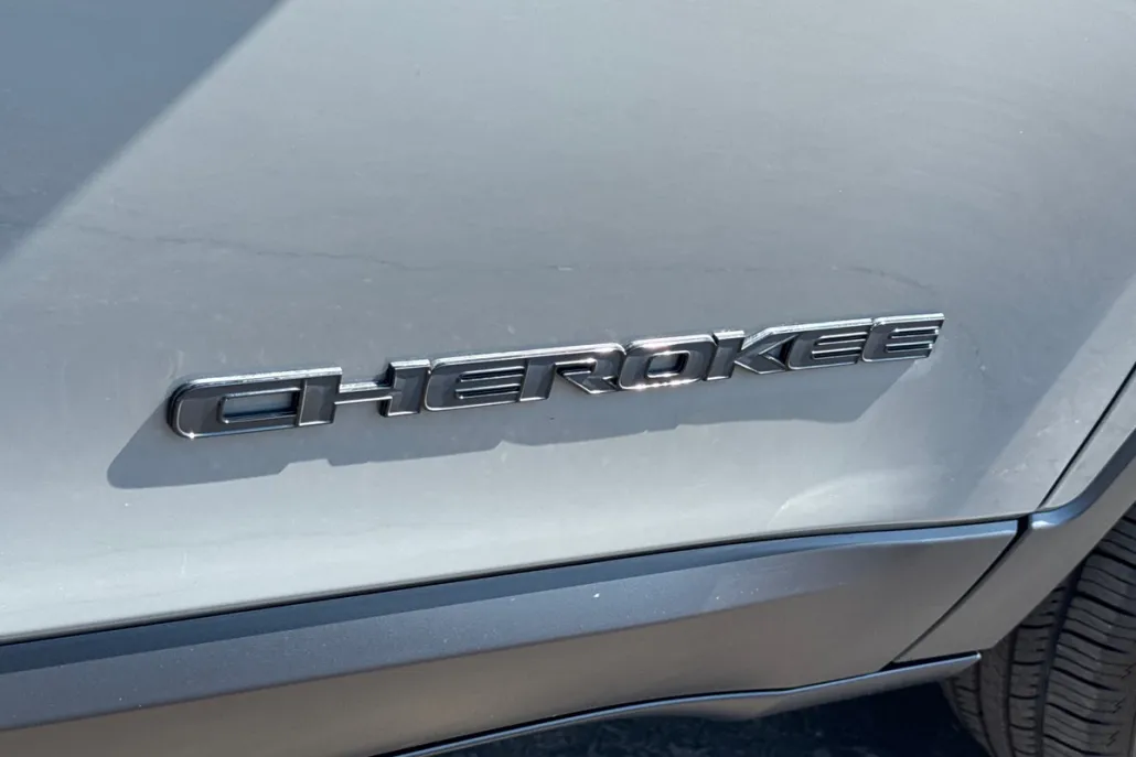 2023 Jeep Cherokee Altitude Lux photo 1