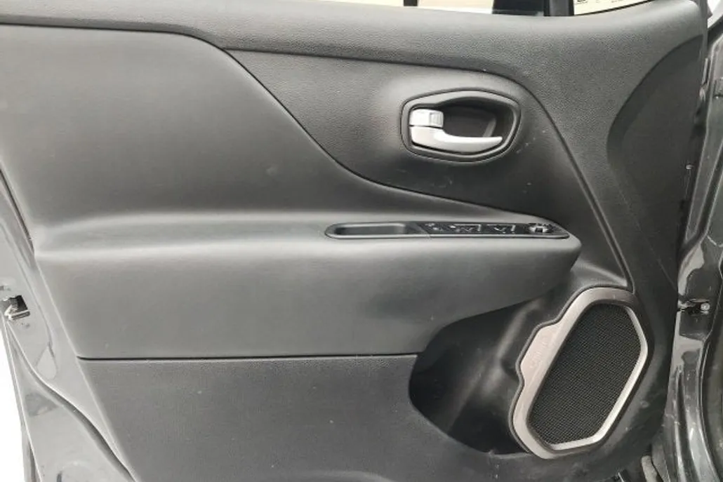 2023 Jeep Renegade Latitude photo 1