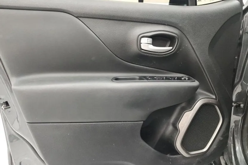 2023 Jeep Renegade Latitude photo 1