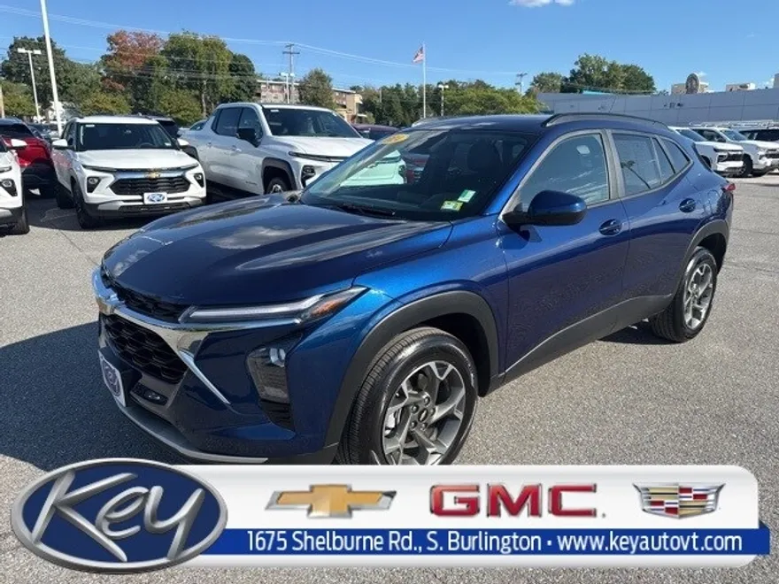 2024 Chevrolet Trax LT photo 1